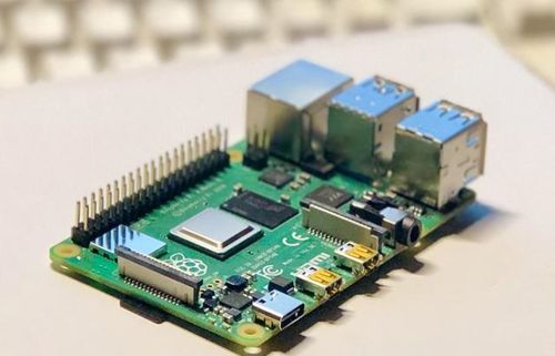 樹莓派4代 打造最小電腦主板，新一代升級成編程語言學習利器